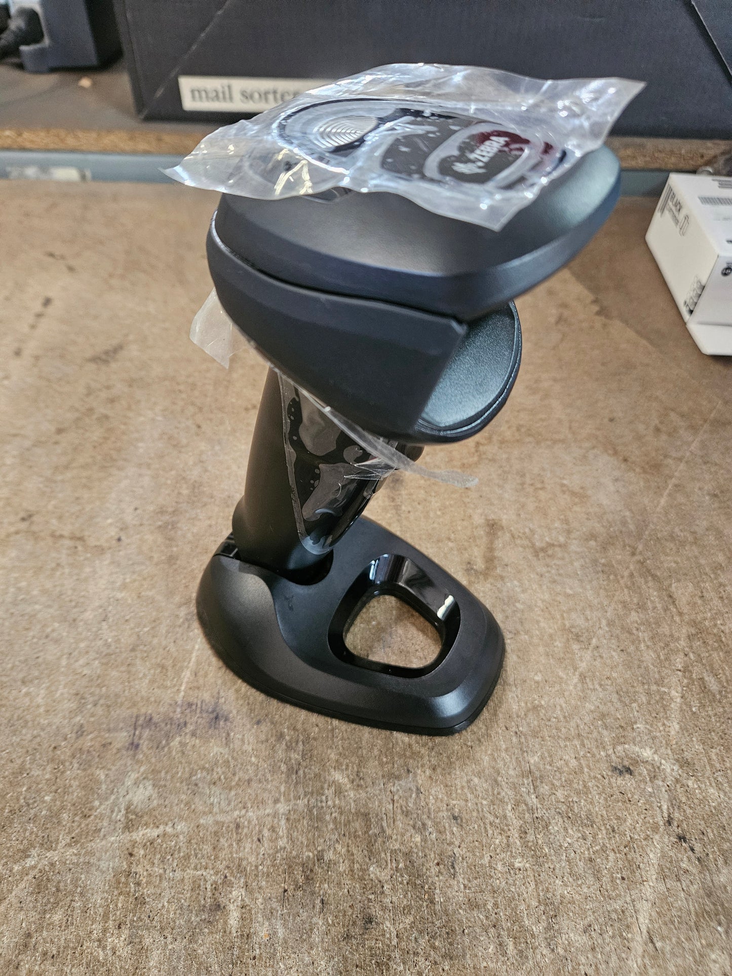 Zebra DS9908-SR 2D Presentation Scanner - USB & RS-232 never used see picture